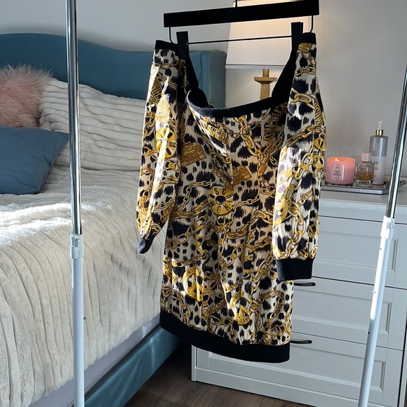 H&Moschino Gold Chain Off Shoulder Dress - Picture 7 of 8